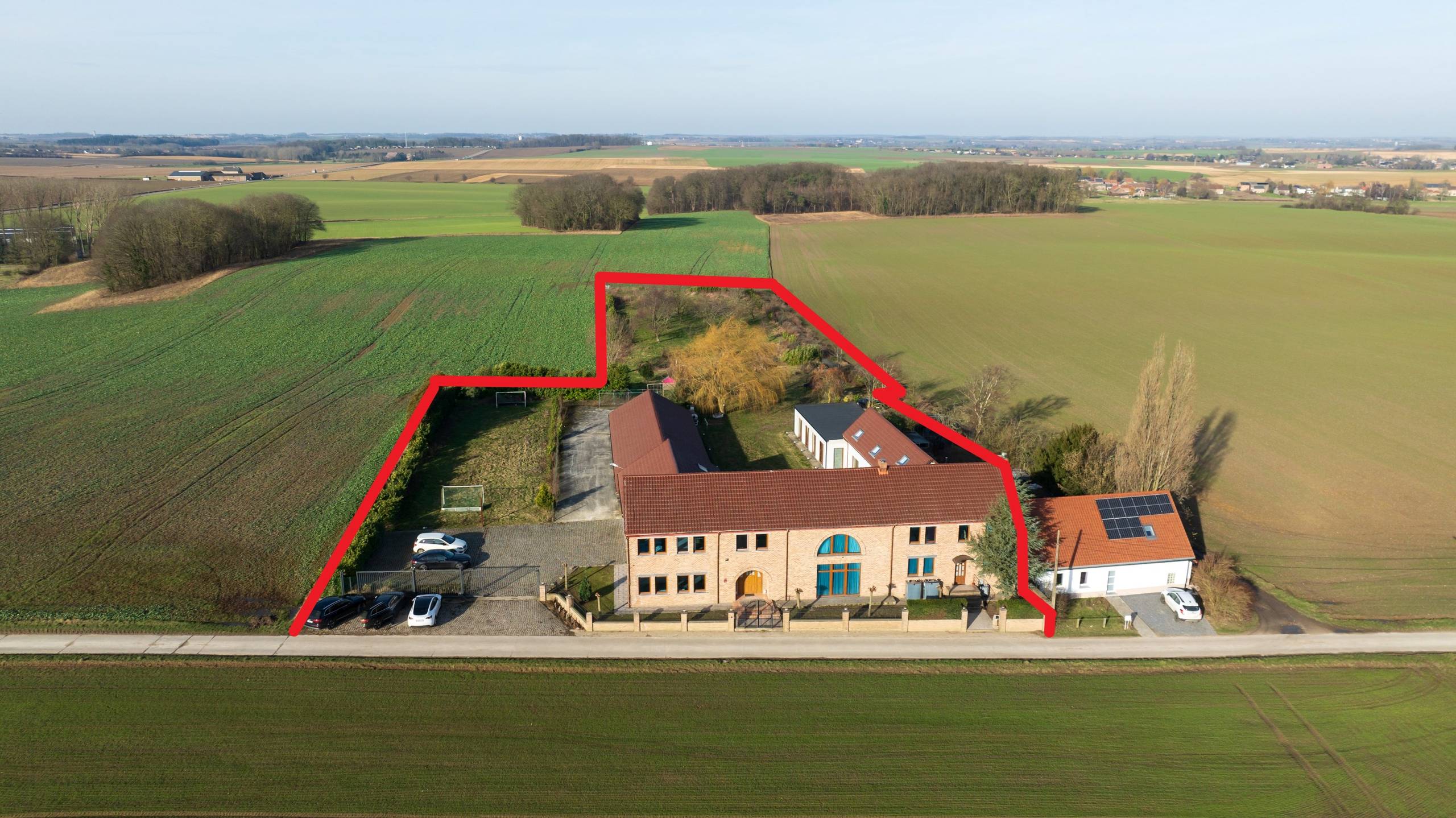 Rustig gelegen gerenoveerd landgoed op een domein van 7180m² - foto 3