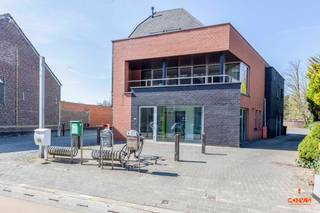 Deze eigendom is gelegen nabij het centrum van Heusden op een ruim perceel van maar liefst 1.006m² bestaande uit: een kantoorruimte, een...
