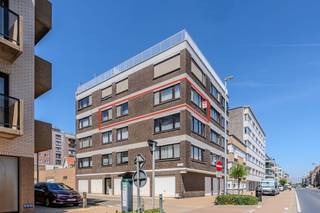 Goed gelegen hoekappartement met twee slaapkamers te koop, gelegen te Middelkerke, Kemmelbergstraat 2 op de derde verdieping van de...