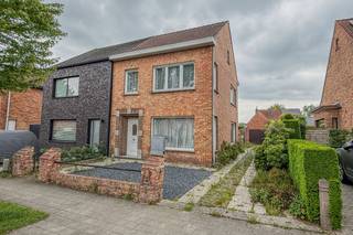 Deze te renoveren woning biedt heel veel potentieel en geniet van een strategische ligging nabij scholen, winkels, uitvalswegen, ... ondanks de...