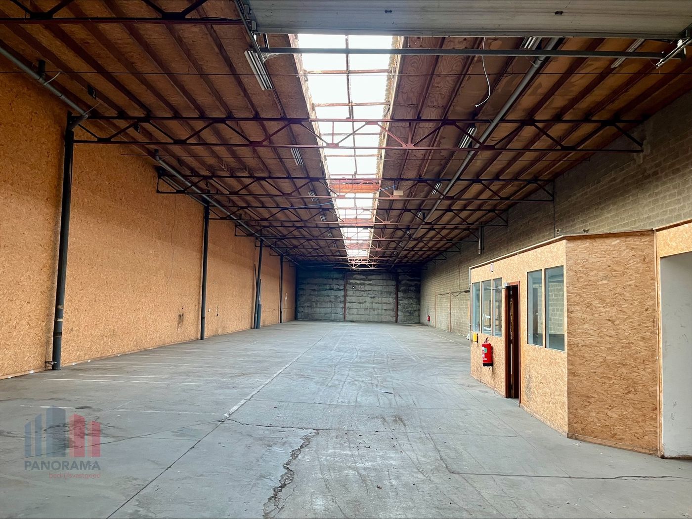 OPSLAGRUIMTE VAN 673 m² MET SECTIONALE POORT NABIJ DE E313 - photo 5