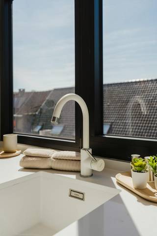 Dit volledig vernieuwde appartement is gelegen vlakbij het centrum van Wevelgem.De residentie bevat slechts 5 entiteiten, waardoor de...