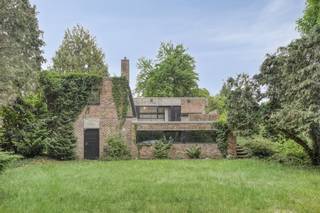 Langs de Maalse Steenweg bevindt zich dit verrassend ruim (378m² bewoonbare oppervlakte), polyvalent huis (°1976 - EPC 249) op een perceel van...