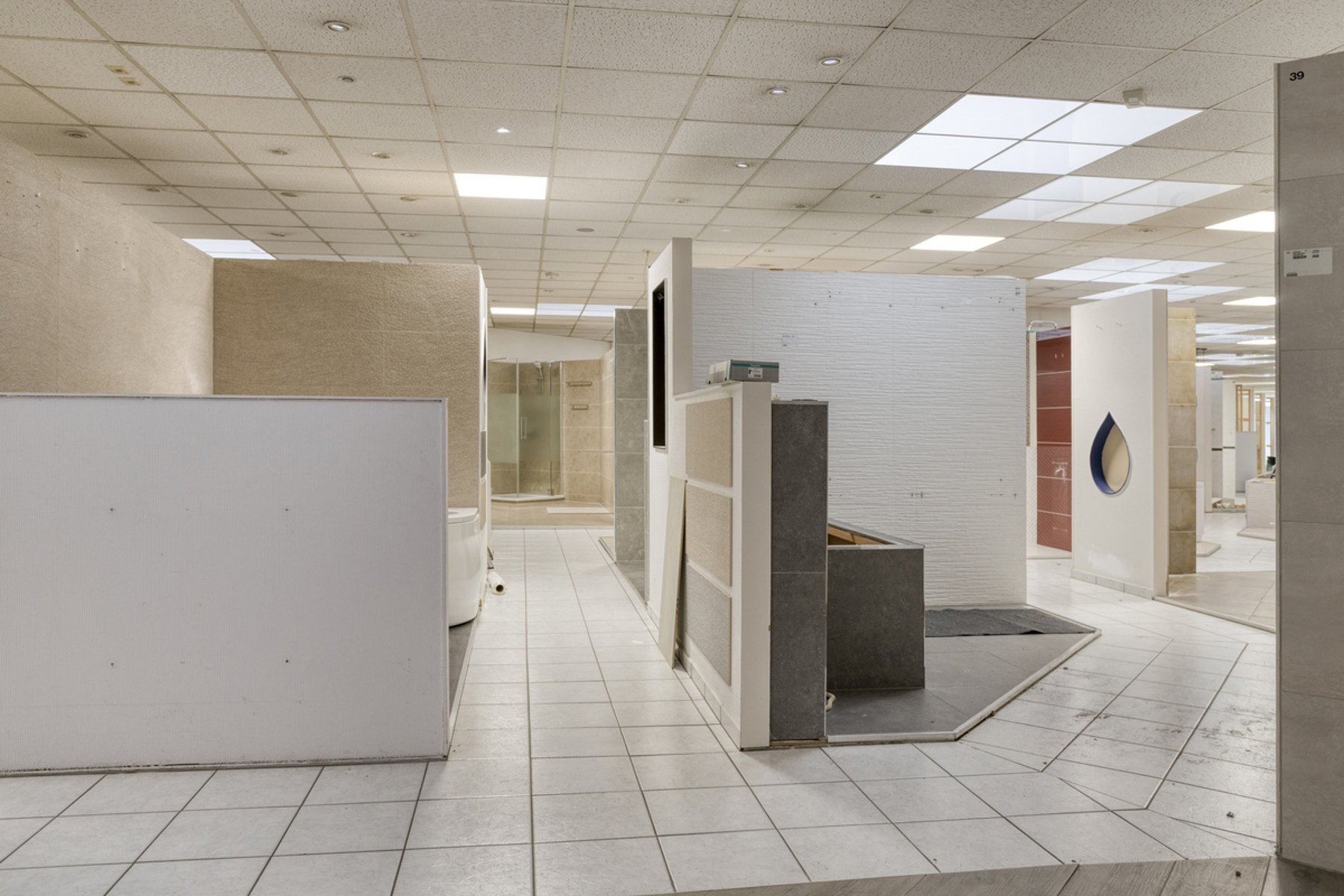 Knappe handelsruimte van ca. 750 m² te huur in Roeselare - foto 5