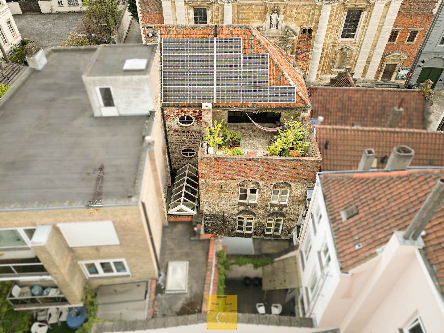 Herenwoning op idyllisch plein aan de Sint-Walburgakerk - photo 4