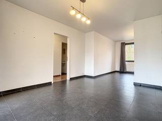 Zeer mooi appartement in Leuven Centrum met een privatieve autostaanplaats!Het appartement beschikt over een aangename lichtrijke leefruimte, een...