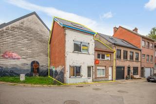 Twee woningen met potentieel, op één perceel<br /><br />Op zoek naar een eigendom met karakter en bent u niet bang om de handen uit de mouwen te steken? <br />Dan is deze eigendom zeker het ontdekken waard!<br /><br />Op een rustige, doodlopende locatie, op wandelafstand van de Rupeldijk en recreatiedomein De Schorre, bevinden zich deze twee woningen (huisnummers 44 en 45) op één perceel.<br /><br />Er werd reeds een ontwerp voor twee afzonderlijke woningen uitgewerkt en de splitsingsplannen werden door een architect opgemaakt, mits de nodige vergunningen.<br /><br />Woning nr. 44 is zo goed als casco afgewerkt. Het schrijnwerk werd vernieuwd, de verdiepingen gerenoveerd en er werd een nieuw geïsoleerd dak geplaatst.<br />Woning nr. 45 dient nog gerenoveerd te worden en biedt extra mogelijkheden. Zo kan de woning, mits vergunning, nog met een bijkomende verdieping worden uitgebreid.<br /><br />Inbegrepen in de vraagprijs zijn:<br /><br />Basiskeuken van ca. 4 m lang, exclusief toestellen<br />Ca. 45 m² meerlagenparket<br />Ca. 15 m² badkamertegels<br />Douchewand en douchebak<br />Vaillant CV-ketel 24 kW<br />2 binnendeuren<br />Gyproc<br /><br />De toegevoegde impressies zijn louter illustratief en tonen een mogelijke toekomstige invulling. Uitvoering, indeling en afwerking zijn indicatief en afhankelijk van de vereiste vergunningen.<br /><br />Kortom een veelzijdig renovatieproject met heel wat mogelijkheden, ideaal voor handige kopers die hun eigen woonproject willen realiseren.<br /><br />Dit pand is onderhevig aan de renovatieverplichting die door de Vlaamse overheid wordt opgelegd voor residentiële gebouwen.<br />Voor meer informatie hieromtrent: https://www.vlaanderen.be/een-woning-kopen/renovatieverplichting-voor-residentiele-gebouwen<br /><br />Neemt u gerust contact op met ons kantoor om een plaatsbezoek in te plannen!