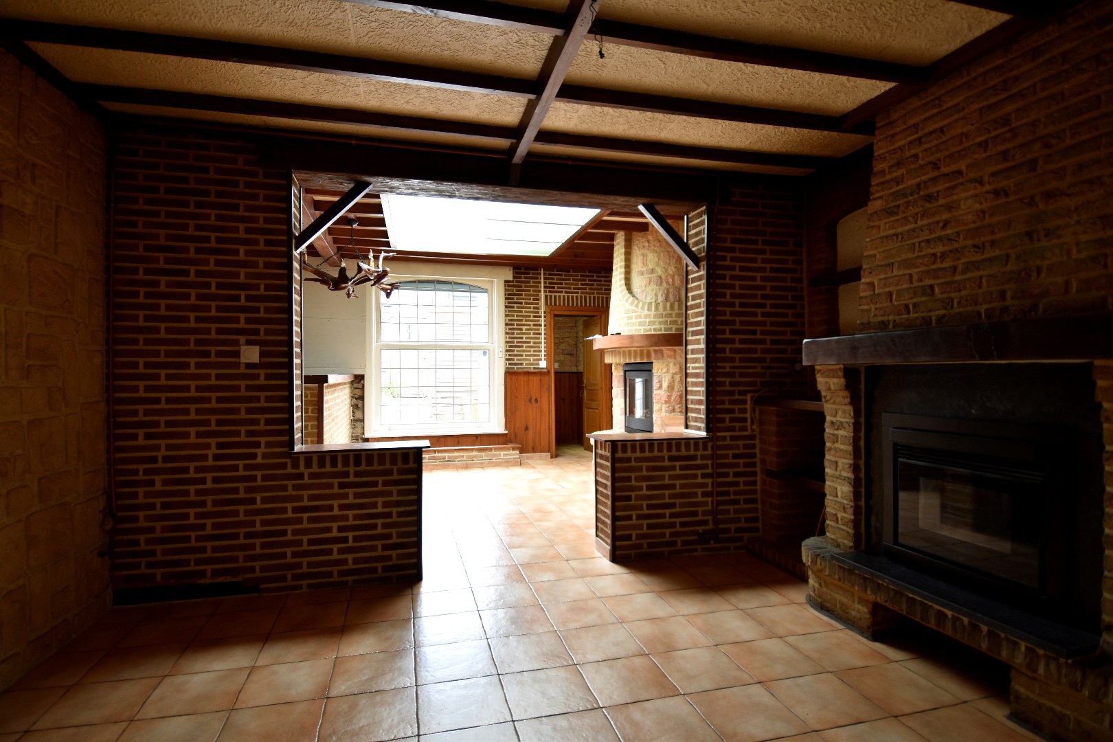Te renoveren woning met 3 slaapkamers mét uitweg, ruime zolder en zonnig terras te koop in hartje Rekkem - foto 5