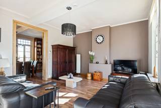 Op een uitstekende commerciële ligging langs de Brusselsesteenweg, in het centrum van Zemst, bevindt zich deze karaktervolle en...