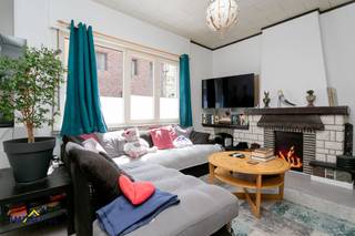 Instapklare 2-slaapkamer woning te Baasrode!<br /><br />Deze woonst is gelegen in Baasrode, <strong>vlakbij het centrum</strong> op ideale verbindingsweg voor Dendermonde, Brussel en Antwerpen.<br /><br />Indeling is als volgt: op het gelijkvloers een inkomhal met gastentoilet, een ruime lichtrijke woonkamer, een <strong>volledig geïnstalleerde keuken,</strong> toegang tot het <strong>terras</strong>. <br />Op het eerste verdiep zijn er <strong>2 slaapkamers</strong>, een badkamer met lavabo, douche en toilet. <br /><br />Extra troeven van deze woning: recht van doorgang om naar het terras te gaan achteraan de woning, 2 ruime zolders - de ene via uittrektrap bereikbaar en de andere via een ladder (zelf te voorzien) en kelder.<br /><br />Wenst u bijkomende info of een bezoek?<br /><br />Contacteer ons via tom@immotijl.be of op het nummer 052/69.06.91