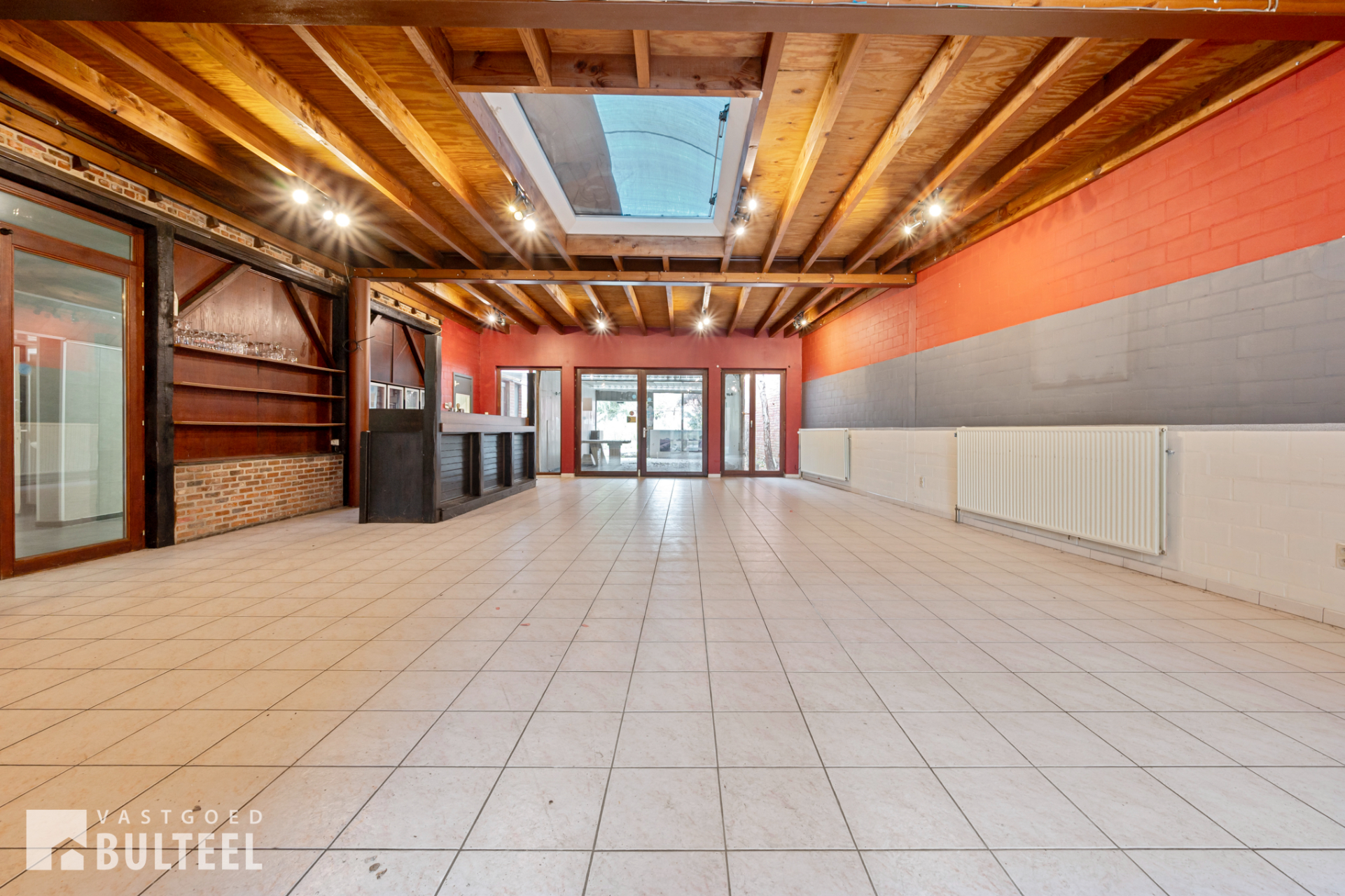 Handelspand met woonst en polyvanlente zaal op toplocatie! - foto 4