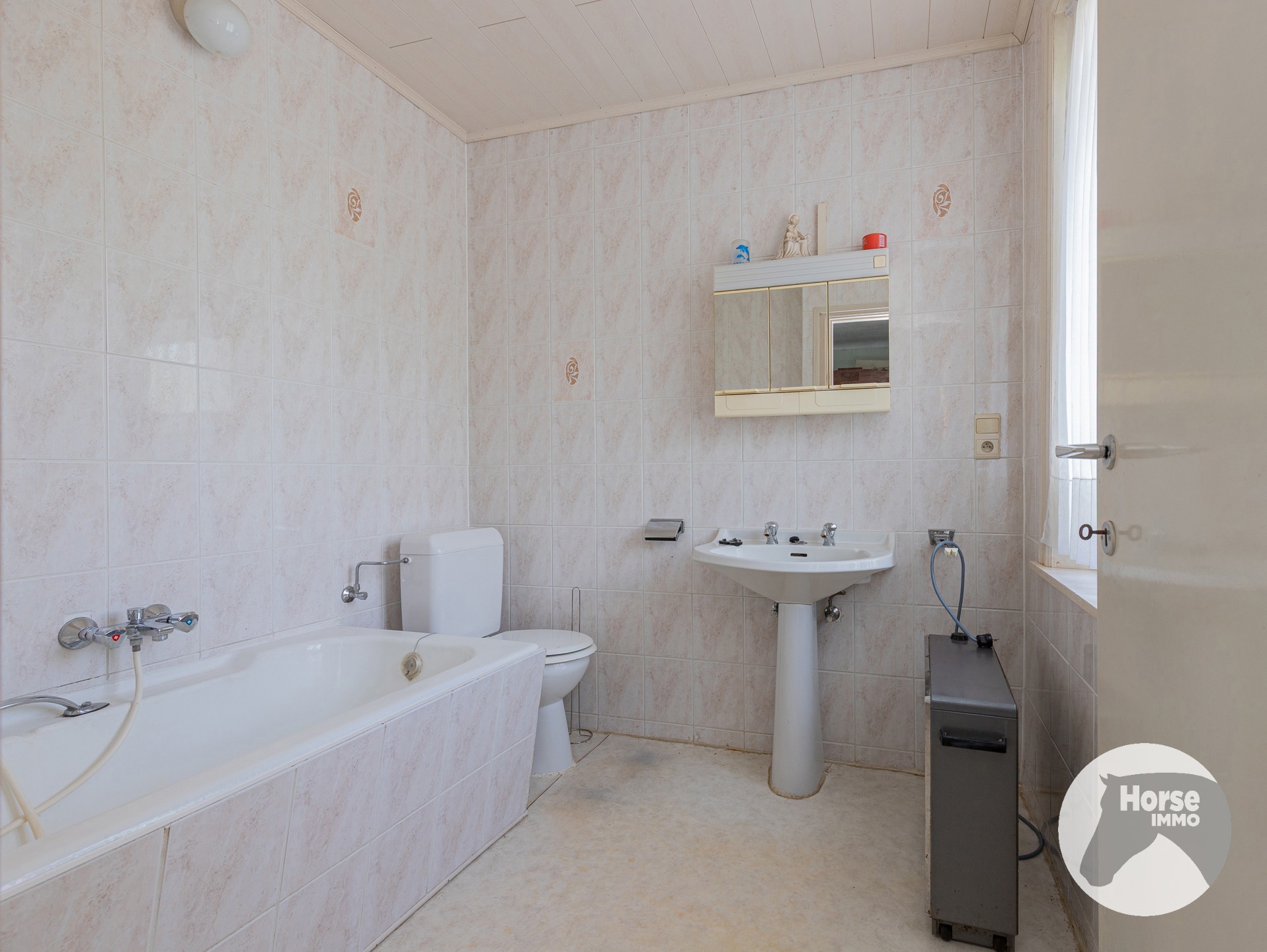 BURST - Te renoveren woning met tal van mogelijkheden - foto 5