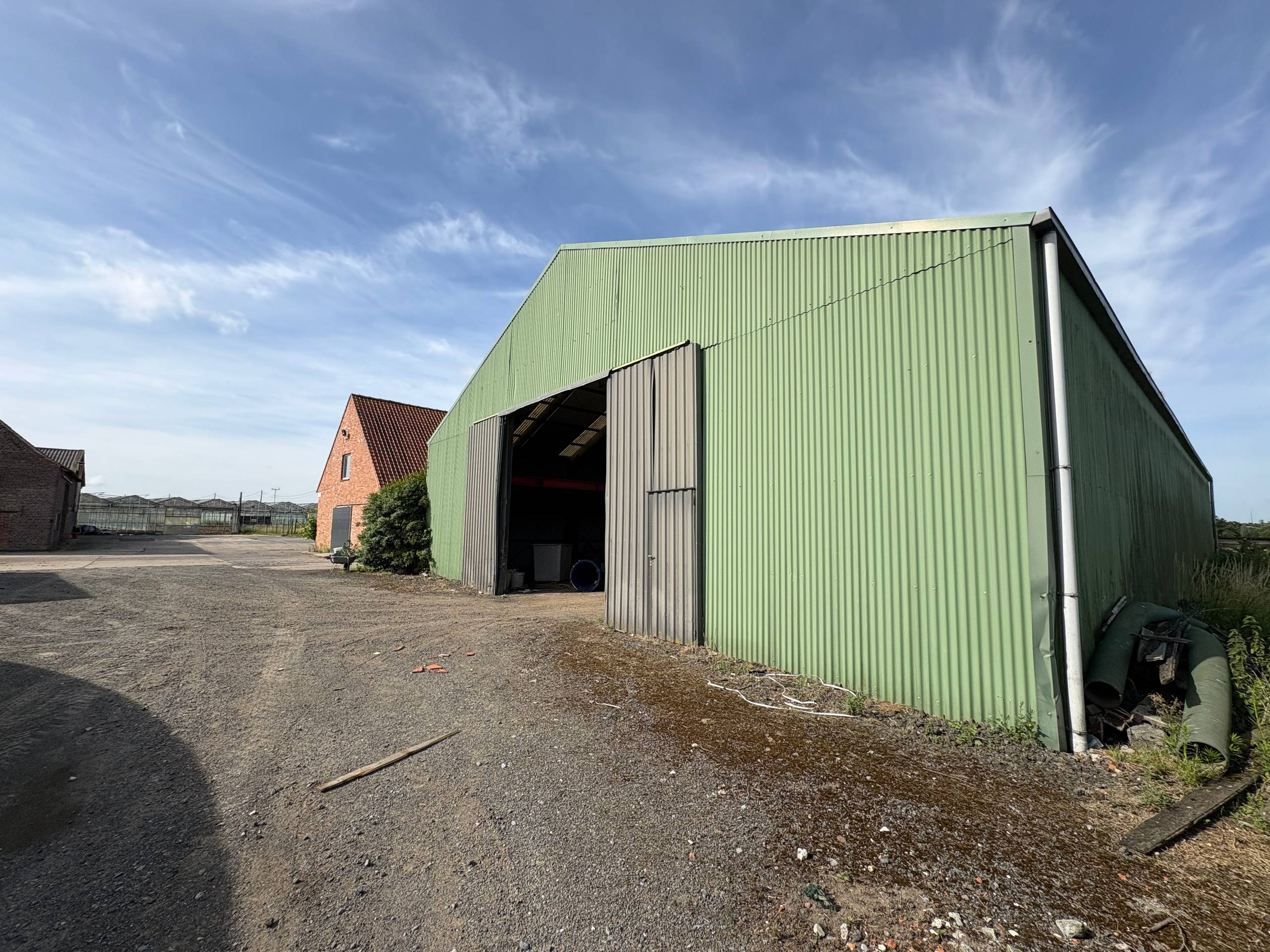 Landelijk gelegen hoeve op 1,5ha met 4 bijgebouwen/loodsen. - foto 5