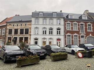 Topopbrengsteigendom met langdurige huurder Bpost en 3 ruime appartementenop unieke locatie in het centrum van Borgloon Bent u op zoek naar een...