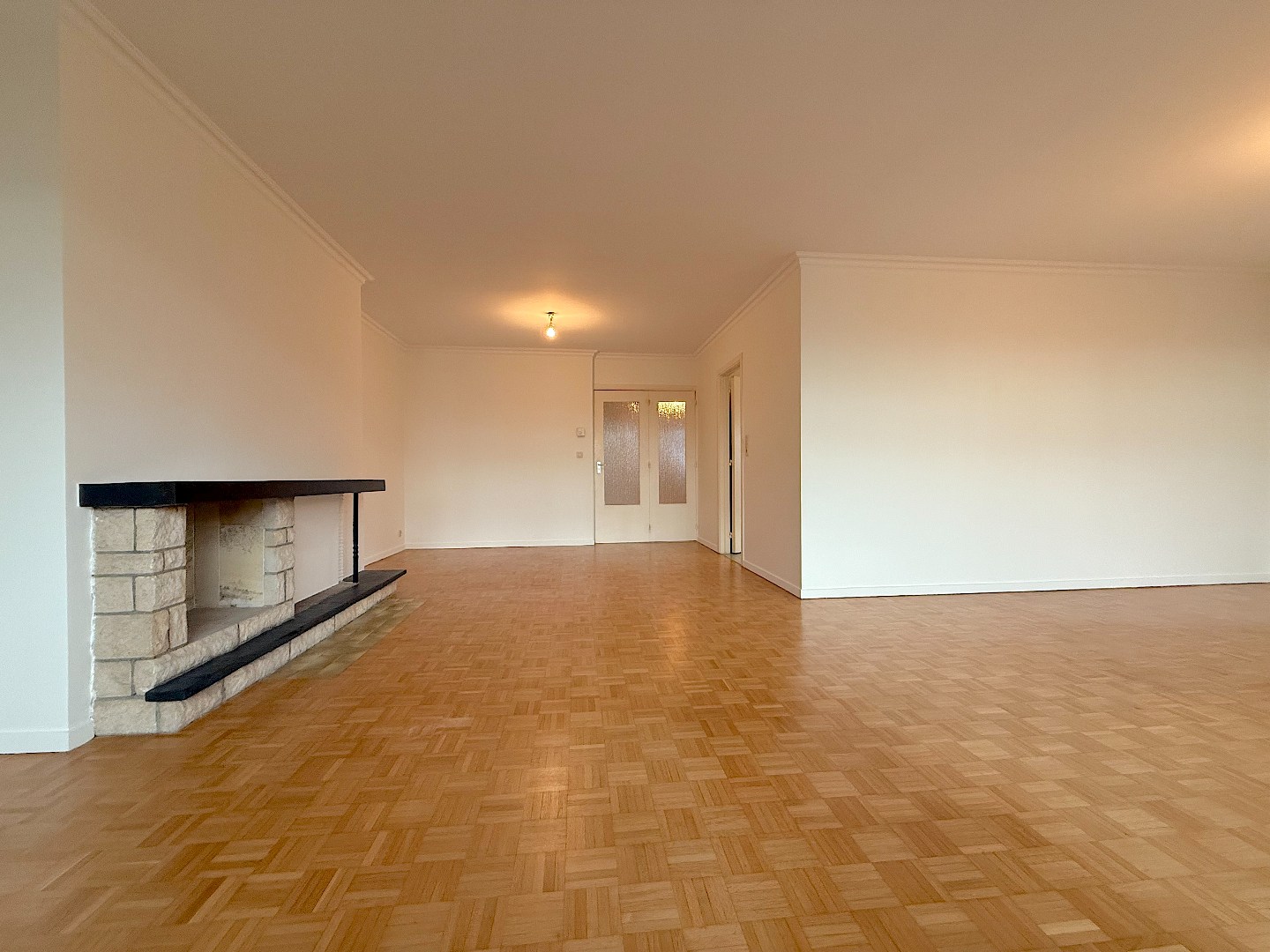 Apartment for rent in Sint-Michiels with 3 bedrooms - photo 4