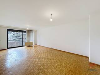 BERCHEM-SAINTE-AGATHE, mooi gerenoveerd appartement met twee slaapkamers naast de Basiliek van Koekelberg. Het appartement ligt dicht bij...