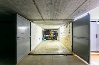 Bent u op zoek naar een garagebox? Voor eigen gebruik of net als investering? Dan stellen wij graag volgende garage (G8) aan u voor!Gelegen in een...