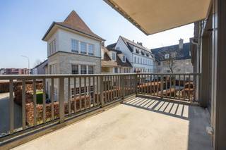 Twee slaapkamer appartement met terras ca. 13 m², twee kelderbergingen en een open garagebox.Residentie Het Binnenhof gelegen nabij het centrum van...