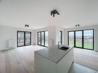 In het prestigieuze project "Park Lane" op de Tour & Taxis-site, bieden wij u dit prachtig nieuwbouw appartement aan in residentie...