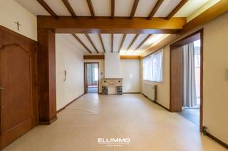 Wens je graag een bezoek aan dit pand? Neem contact op met Sara via 0494 36 21 64 of sara@ellimmo.beWelkom in deze verrassend ruime hoekwoning aan de...