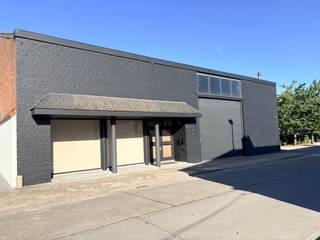 Bouwgrond (ca. 1.611m²) met loods  en potentieel voor 5 woningen te koop op toplocatie in Waregem. <br /><br />Het perceel is gelegen in het BPA Nieuwenhove. De voorschriften kunnen teruggevonden worden op www.waregem.be/bpa.<br /> <br />Voor meer info, aarzel zeker niet om met Isabel Lambert contact op te nemen via 0472 18 38 04 of isabel.lambert@dewaele.com voor een vrijblijvende afspraak.<br /><br />Bestuursmaatregelen in het maatregelenregister: nee