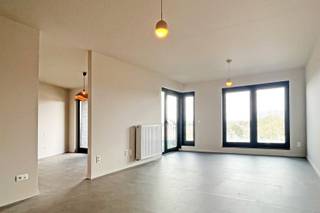 Instapklaar studio-appartement met lift aan de stadsrand naast de Lierse Vesten. Met uitstekend zicht op de Binnennete. Op de vierde verdieping in het Poortgebouw van de Oude Gasfabriek. Vlakbij wandel-, loop- en fietspaden. Kort bij winkels, openbaar vervoer en de Grote Markt.<br />Met o.a. lichtrijke woonkamer met mooi panorama, badkamer met inloopdouche, lavabo en toilet, één ruime slaapkamer, volledig geïnstalleerde open leefkeuken en technische berging met aansluiting voor o.a. WM/DK. Het ruime terras is bereikbaar via woonkamer én slaapkamer. <br />Troeven<br />+ toplocatie<br />+ lift<br />+ snel beschikbaar<br />+ instapklaar<br />+ energiezuinig (EPC-label A)<br />+ beperkte maandelijkse kosten (+ 70 €/maand)<br />Wordt dit appartement uw nieuwe thuis? Bel 0479 01 00 00 of mail naar info@avantivastgoed.be