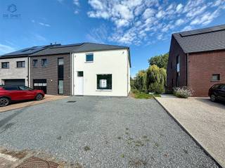 PRACHTIGE BEN-NIEUWBOUWWONING MET 3 SLPK, DRESSING, INBOUWKASTEN & TUIN ZARLARDINGERecent. Energiezuinig. Instapklaar.Welkom in deze...