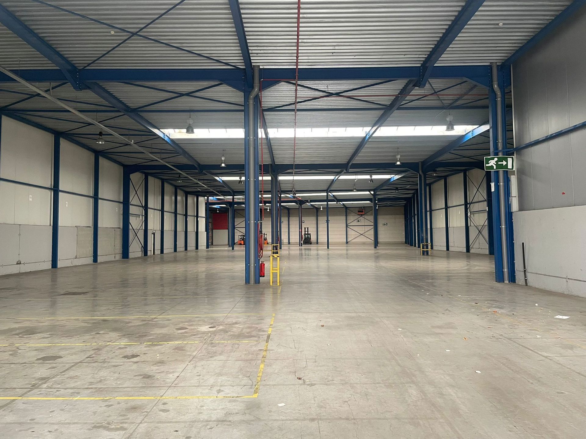 Commercial for rent in Sint-Niklaas - photo 2