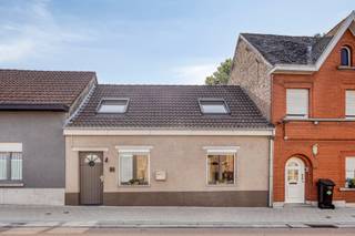 *** KIJKDAG ZATERDAG 23/08 tussen 13uur - 16uur *** OP AFSPRAAK *** Deze instapklare woning is gelegen op wandelafstand van...