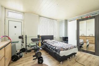 In Mol, vlakbij winkels, scholen en openbaar vervoer, ligt deze halfopen woning op een perceel met een aangename zuidwestoriëntatie. De straat...