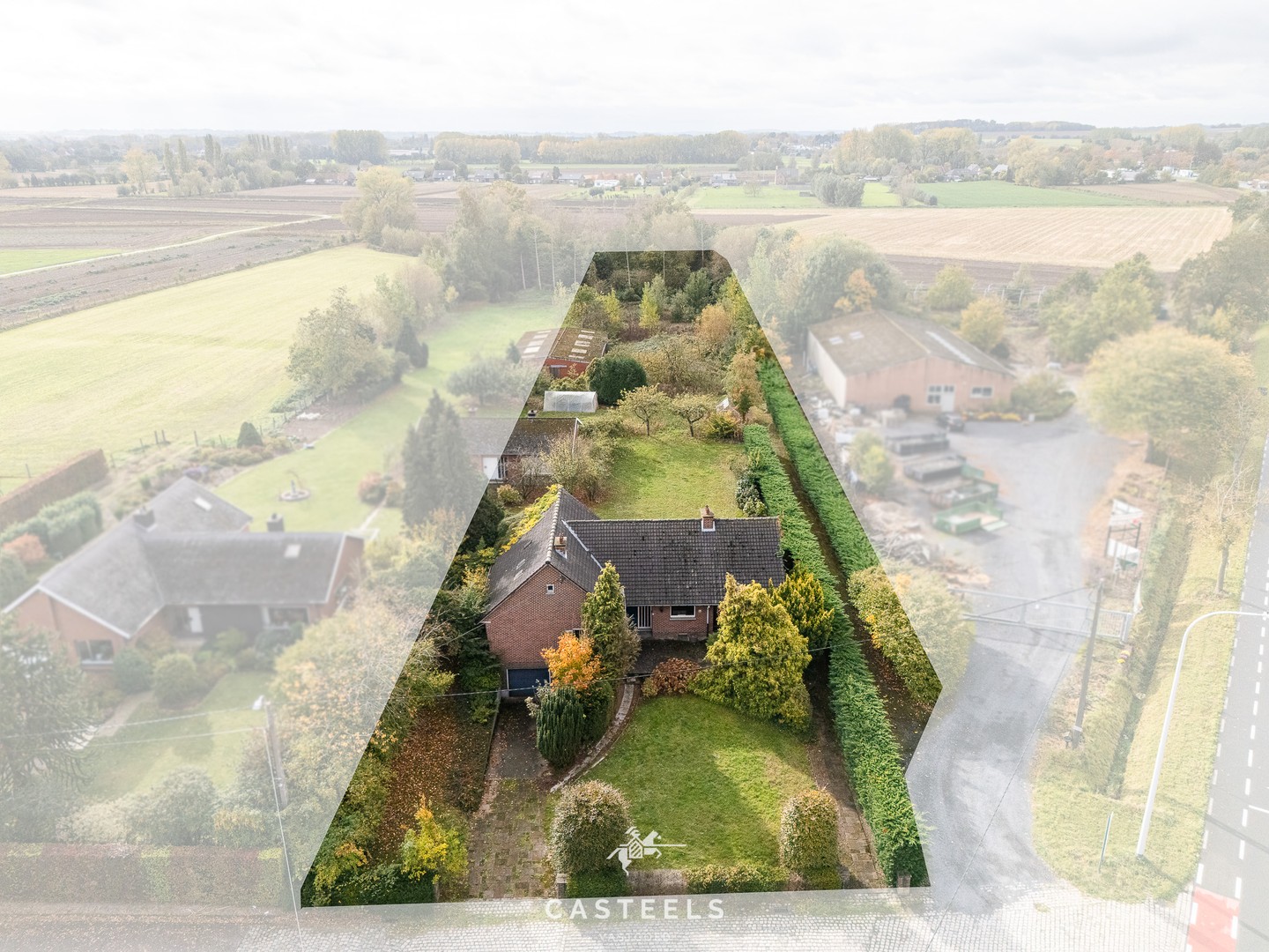 Te renoveren woning op perceel van 5.643m² in Kruisem te koop - foto 1