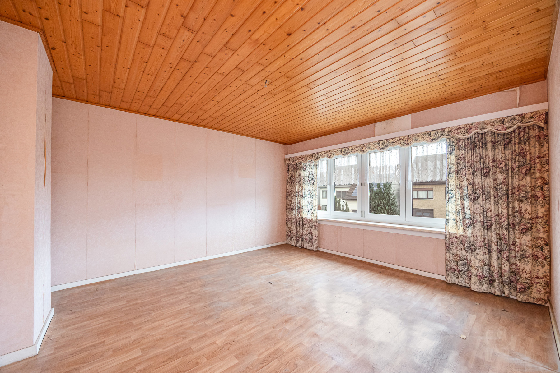 Centraal gelegen woning met 3-4 slpk, grote tuin met achteringang - foto 4