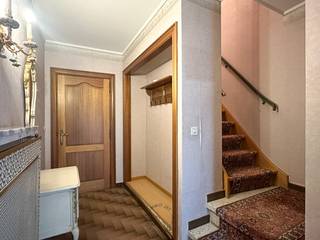 Ben je klaar om een woning naar jouw eigen smaak te zetten zonder meteen een volledige verbouwing aan te gaan?Dan is deze gesloten bebouwing exact...