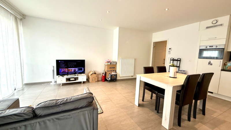 Centraal gelegen, modern appartement met 2 slaapkamers en terras - foto 4