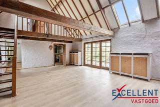 Ontdek deze unieke kans in Ouwegem: een authentieke L-vormige hoeve op een ruim perceel met tal van mogelijkheden.De karaktervolle eigendom ligt...