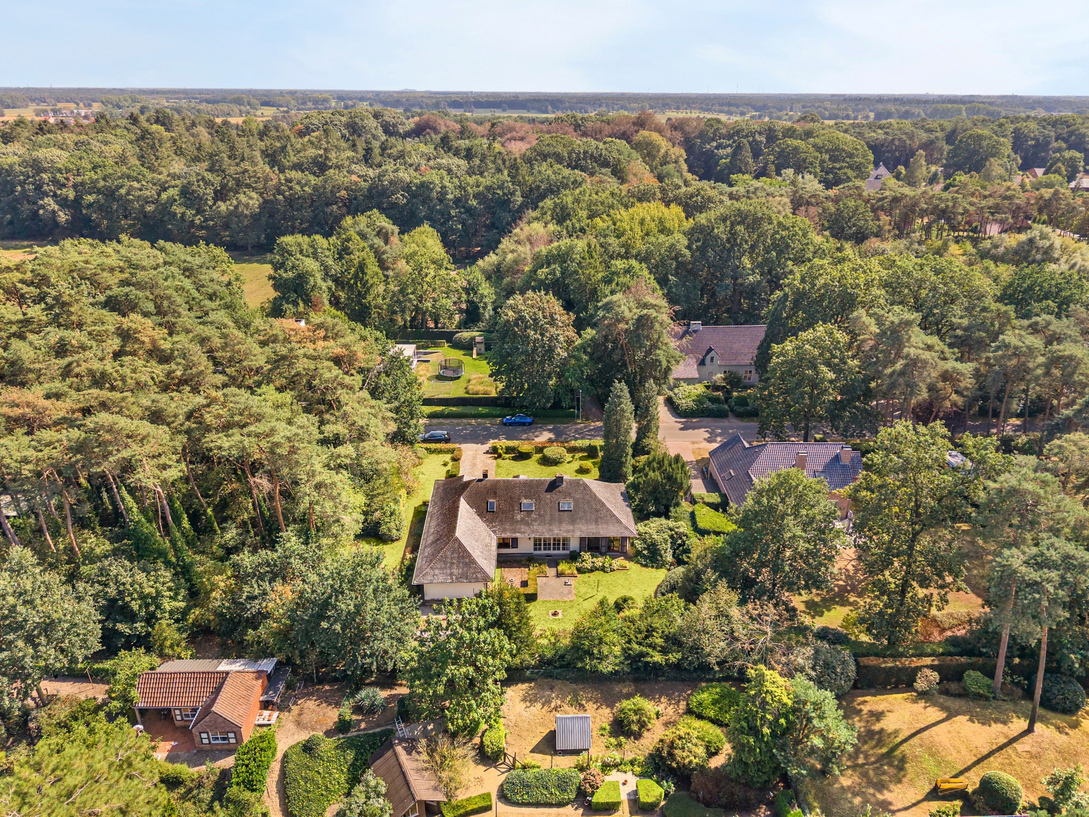 Grande maison familiale située dans un emplacement résidentiel de premier choix sur un terrain de 1 575 m². - photo 5