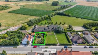Bent u op zoek naar de ideale locatie om uw droomwoning te realiseren? Deze bouwgrond voor een open bebouwing (2 bouwlagen of bungalow) van 400 m², gelegen in de Loviestraat 25+ in Middelkerke, biedt een uitstekende opportuniteit voor wie op zoek is naar een perceel op een rustige en vlot bereikbare locatie.<br /><br />De bouwgrond geniet van een aangename ligging met een goede verbinding naar het centrum van Middelkerke, winkels, scholen en de kust. Dankzij de oppervlakte van 400 m² biedt het perceel tal van mogelijkheden voor de realisatie van een comfortabele gezinswoning, volledig afgestemd op uw eigen woonwensen.<br /><br />Deze eigendom vormt de ideale basis voor wie wil bouwen op een centrale, maar rustige locatie in Middelkerke.<br /><br />Voor meer informatie of een bezoek kunt u contact opnemen met Inti op inti@immofrancois.be of 0499 74 89 74.<br /><br />