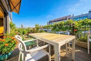 Prachtige duplex met 4 slaapkamers in de bruisende kanaalzone van BrusselOntdek dit uitzonderlijk ruime en lichtrijke duplexappartement,...