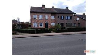 Een mooi afgewerkt en vernieuwd duplex appartement met op de eerste verdieping een ruime woonkamer met open, ingerichte keuken,...