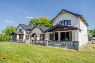 Welkom in “Villa ’t Bloemenhof” , een karaktervolle interbellumwoning.Gelegen op een rustige, centrale locatie vlakbij het centrum van Sleidinge,...