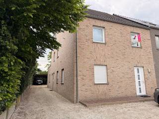 Te huur: Ruim 3-slaapkamer appartement in PeerOp wandelafstand van het centrum ligt dit gezellig duplex appartement met 3 slaapkamers, badkamer, een...