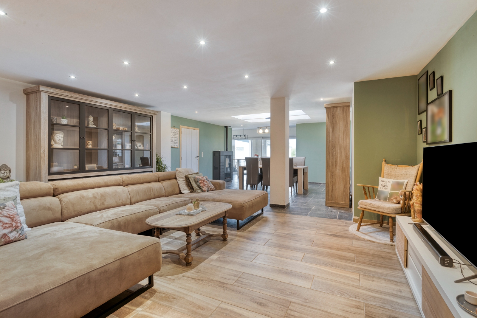 Gerenoveerde woning met grote tuin, uitweg en 5 slaapkamers - foto 3