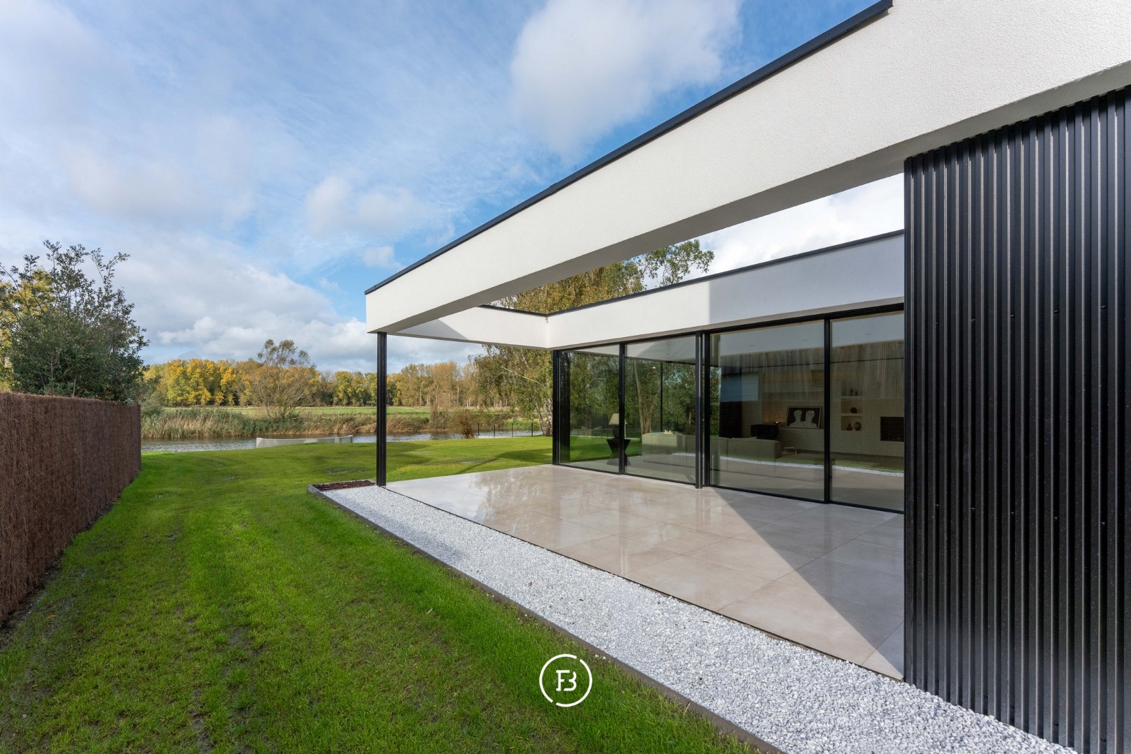 Contemporary living - photo 1