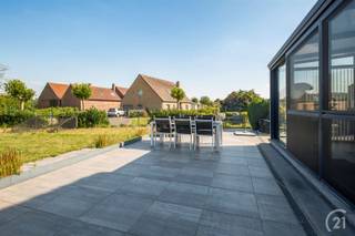 Located in rural St Pieters Kapelle (Herne - Pajottegem), we present you this well maintained energy efficient family home (2003) on 10are. This...