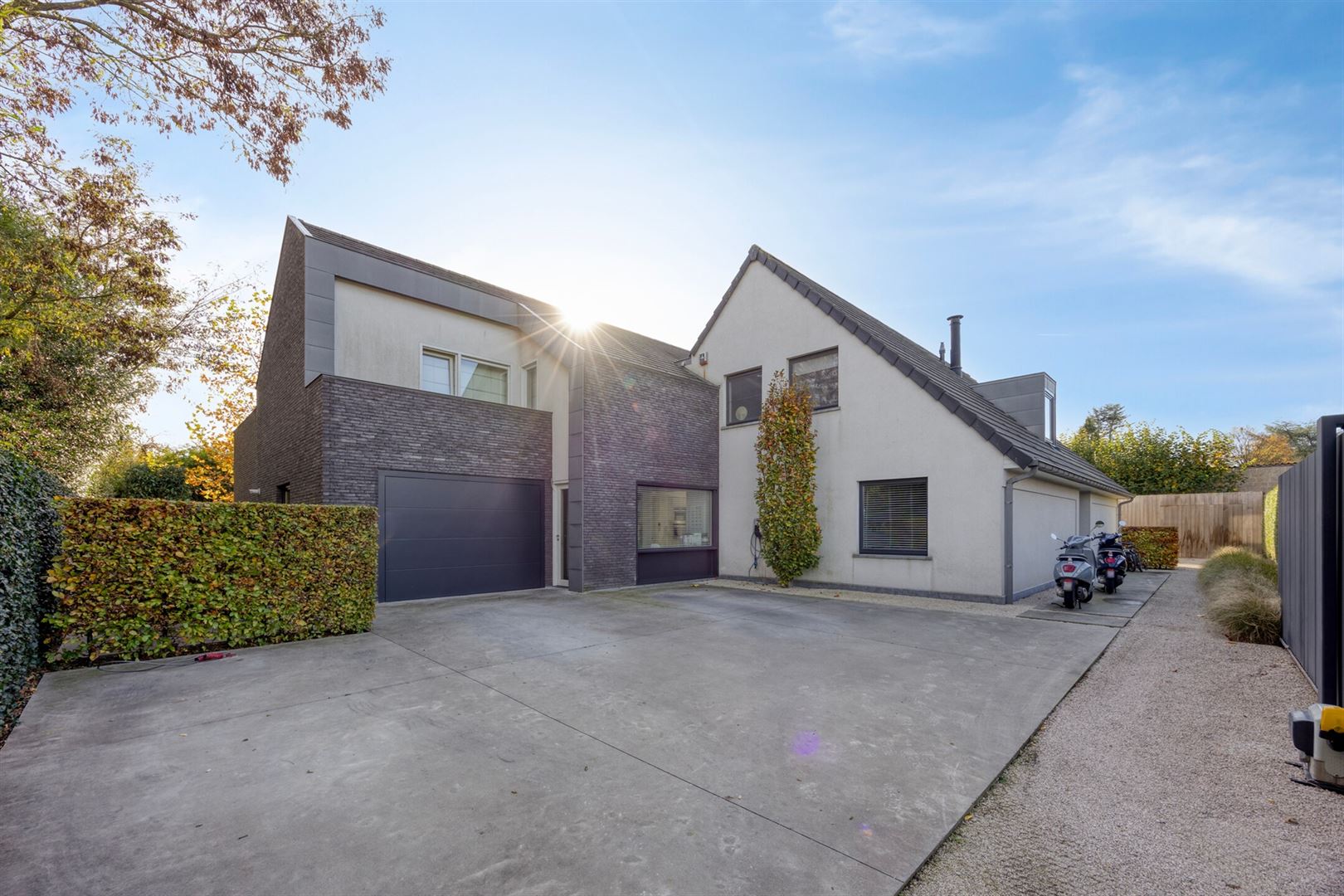 Rustig gelegen, luxueus afgewerkte villa met zwembad en 5 slaapkamers. - foto 2