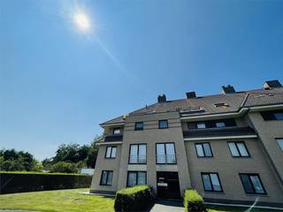 Sint-Michiels, rustige liggingHeel mooi lichtrijk  ENERGIEZUINIG appartement met 1 slaapkamer, 2 ZONNETERRASSEN en mogelijkheid om GARAGEBOX bij te...