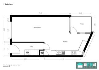 <p><span>Deze charmante en instapklare woning bevindt zich in een rustige straat vlakbij het centrum van Deurne. Het betreft een eengezinswoning met 2 slaapkamers en een koer. De woning is gemakkelijk bereikbaar via het openbaar vervoer. In de nabije omgeving vindt u verschillende winkels, verscheidene scholen alsook dokters. Het Rivierenhof is op wandelafstand gelegen.</span></p><p><span> </span></p><p><span>Grootste troeven:</span></p><p><span>-Centrale locatie</span></p><p><span>-Gunstig EPC (C)!</span></p><p><span>-Geïsoleerd dak + dubbel glas</span></p><p><span>-Conforme elektrische keuring</span></p><p><span>-Verschillende mogelijkheden</span></p><p><span>-Mogelijkheid bijbouwen extra verdieping</span></p><p><span> </span></p><p><span>Indeling:</span></p><p><span>-Kelder: ruime staankelder (15m²), ideaal voor stockage</span></p><p><span>-GLVL: Inkomhal met aansluitend de ruime en lichte living (30m²) die naadloos doorloopt in de geinstalleerde keuken (8m²). Vanuit de keuken is er doorgang naar de gezellige noordwesterichte stadskoer (10m²).</span></p><p><span>-V1: Langs voorzijde treffen we de 1</span><span><sup>ste</sup></span><span> volwaardige slaapkamer (17m²). via de nachthal en tussenkamer (thans in gebruik als dressing) komen we in de 2</span><span><sup>de</sup></span><span> slaapkamer (9m²). Achteraan bevindt zich de vernieuwde badkamer (6m²) met inloopdouche en WC.</span></p><p><span> </span></p><p><span>Voor meer informatie kan u terecht bij Area Partners: INFO@area.be of 03/284.60.60</span></p>