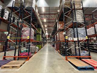 Excellent location logistics warehouse with available space between 8,800 m² and 50,000 m² with offices ranging from 90 m² to 632 m² for rent next...