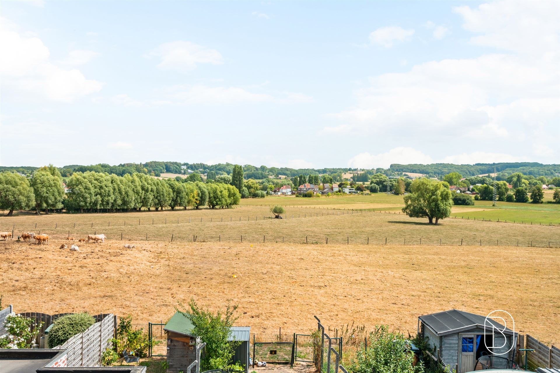 4-bedroom home with a beautiful view of the greenery - photo 4