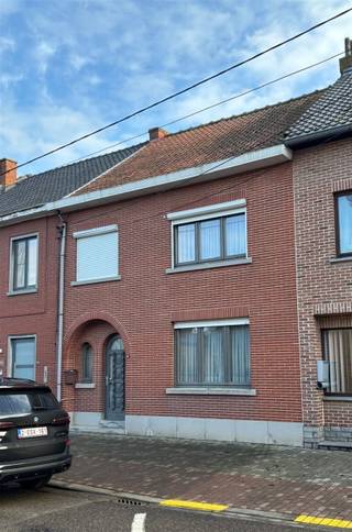 Deze woning is gelegen op toplocatie, in het centrum van Zoutleeuw, vlak bij de Markt en met zicht op een prachtige kerk. Alle voorzieningen...